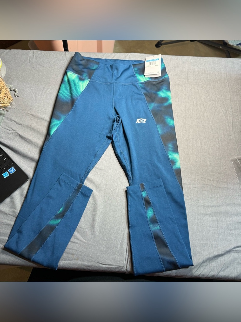 Nike Teal-Accent Dark Blue Leggings